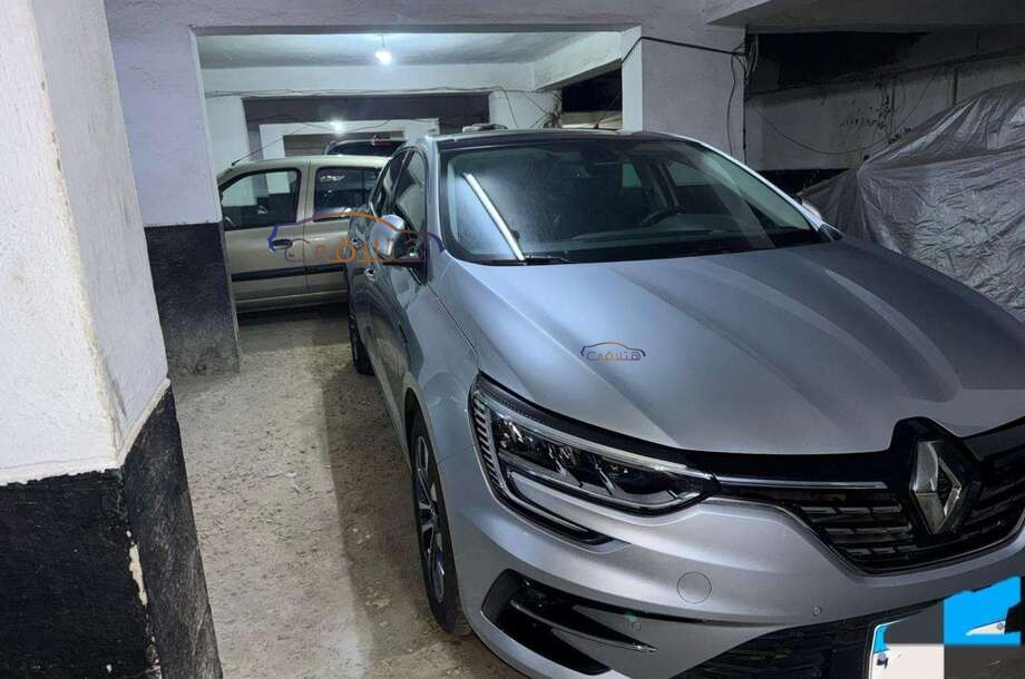 Megane Renault فضي