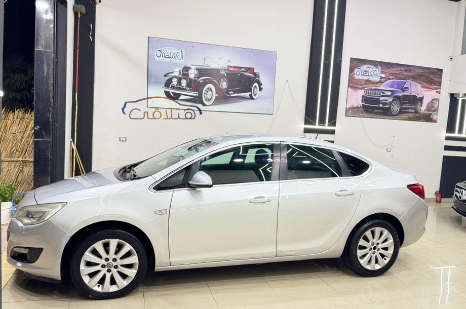 Astra Opel فضي