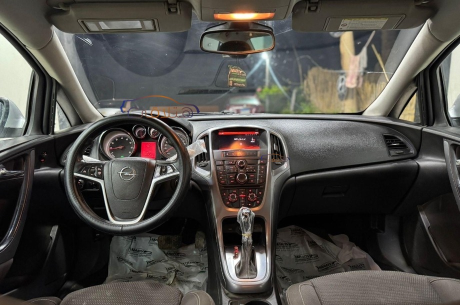 Astra Opel فضي