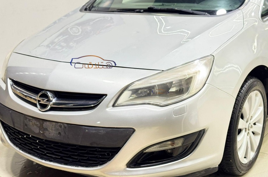 Astra Opel فضي