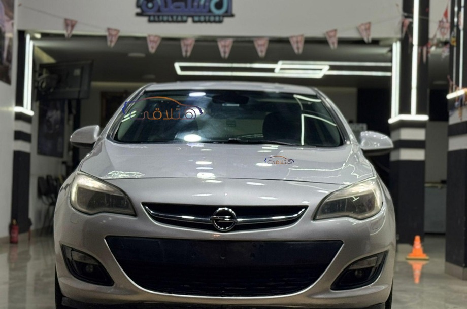 Astra Opel فضي
