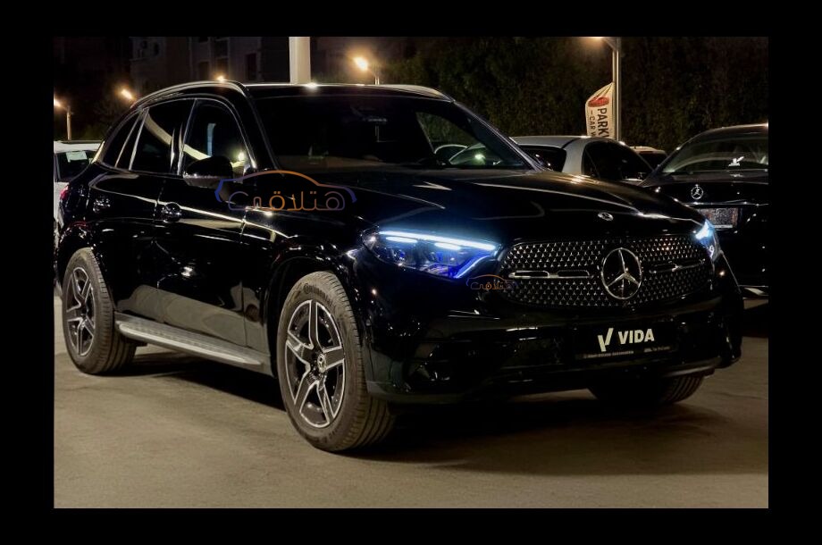GLC 300 Mercedes أسود