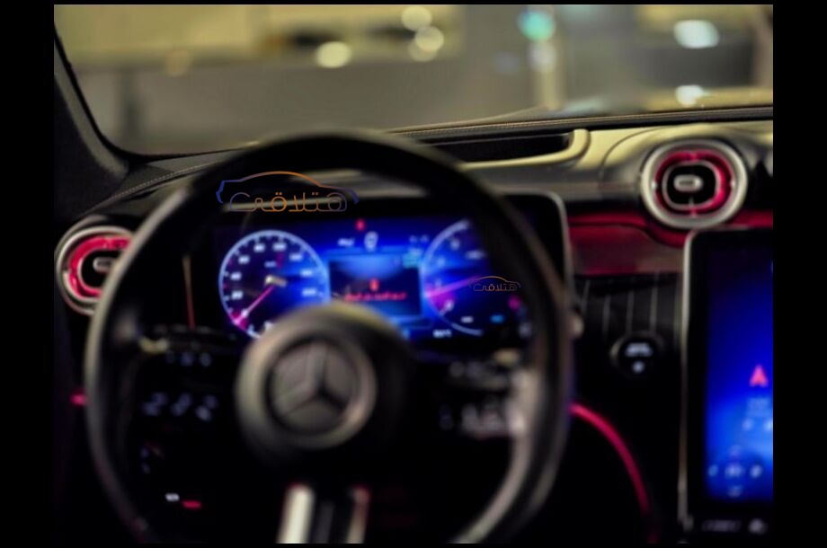 GLC 300 Mercedes أسود