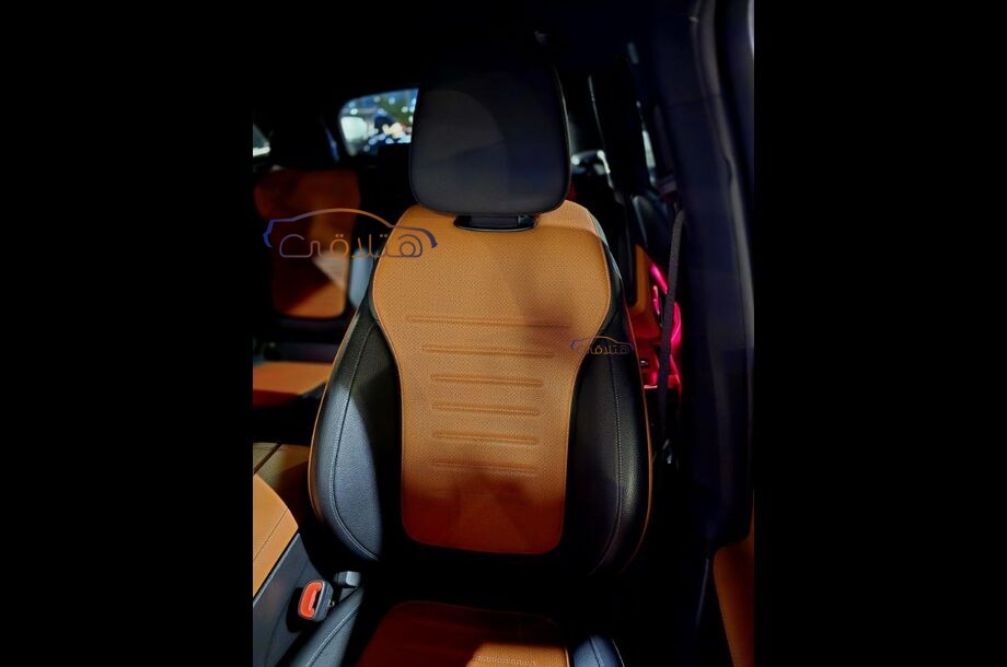 GLC 300 Mercedes أسود