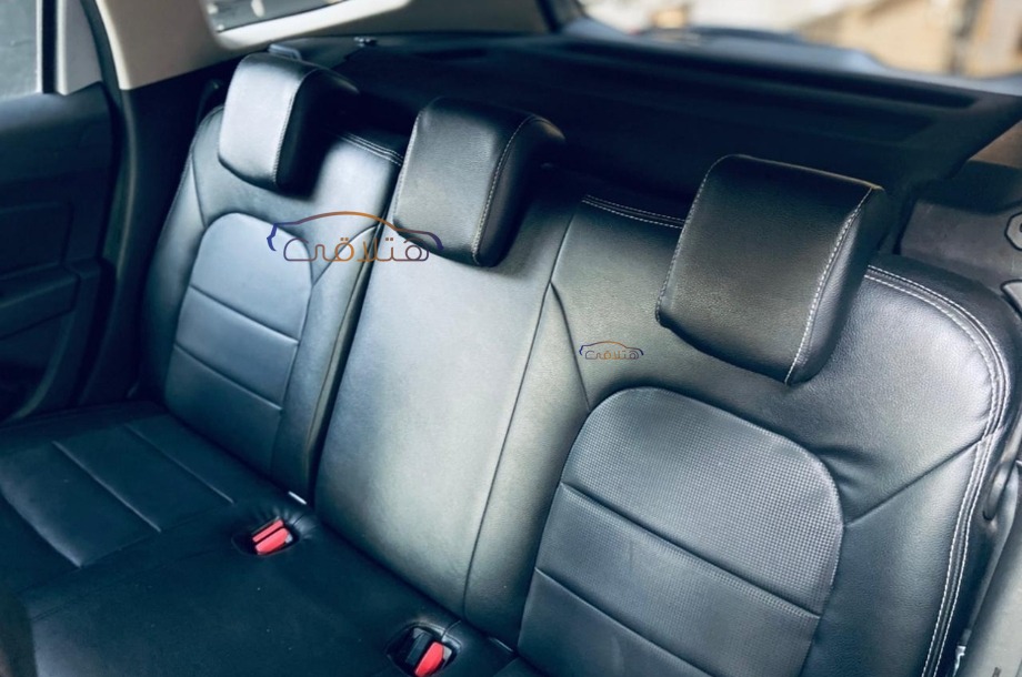 Duster Renault فضي