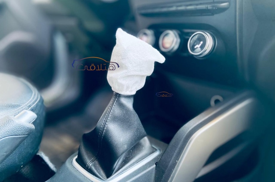 Duster Renault فضي