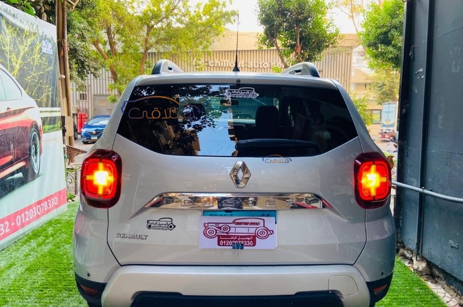 Duster Renault فضي