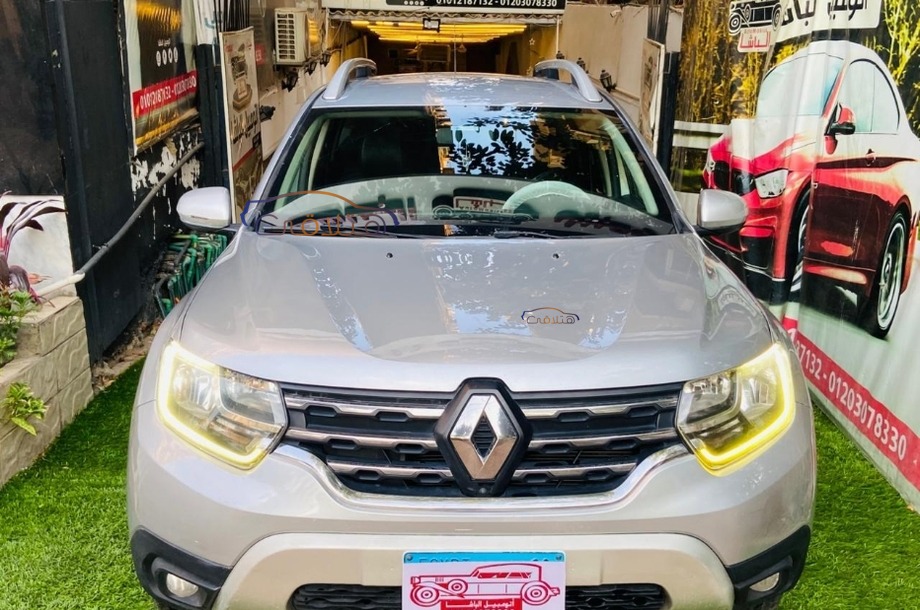 Duster Renault فضي