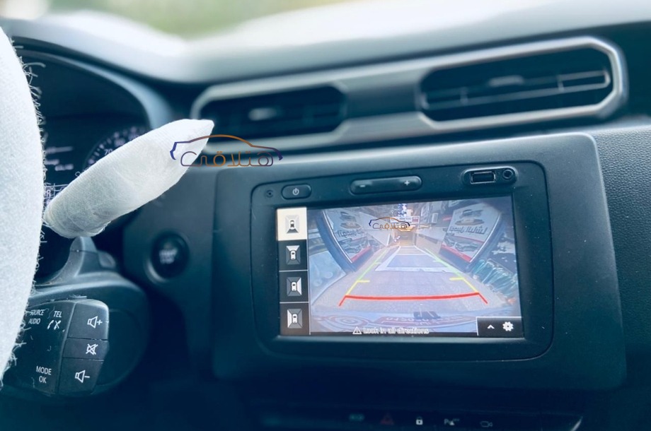 Duster Renault فضي