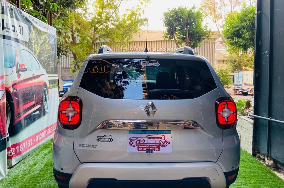Duster Renault فضي