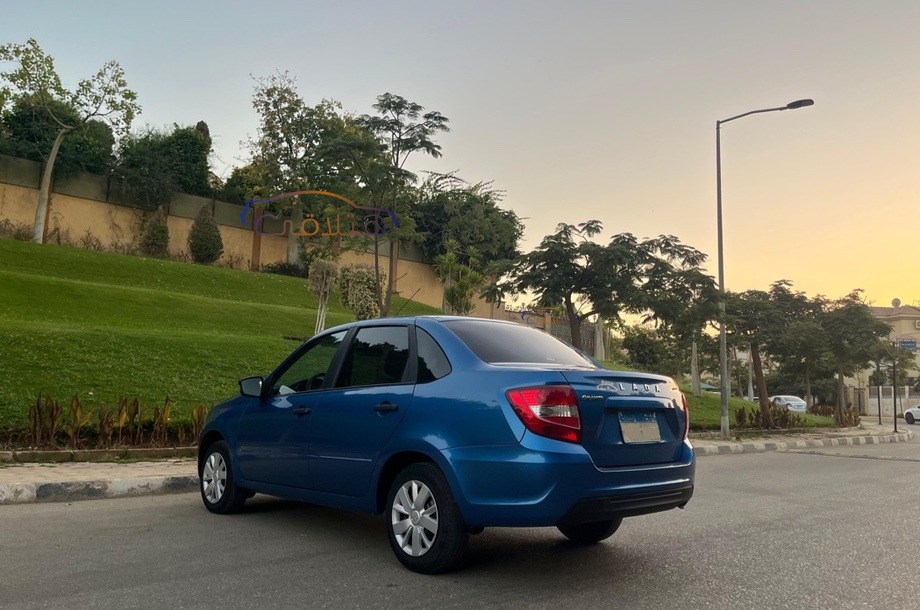 Granta Lada أزرق
