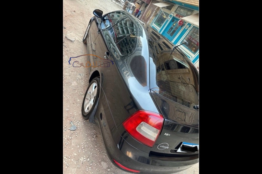 Fantasia Skoda أسود