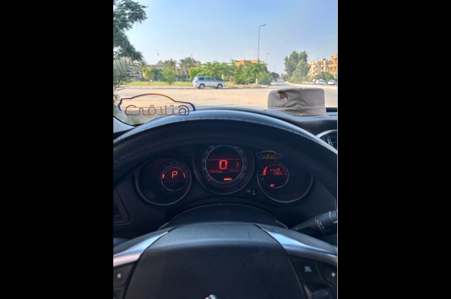 C4 Citroën Dark red