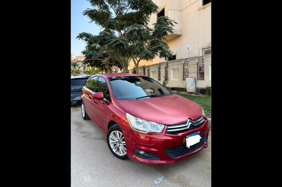 C4 Citroën Dark red