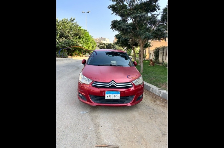 C4 Citroën Dark red