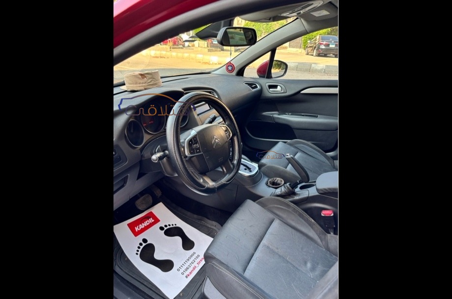 C4 Citroën Dark red