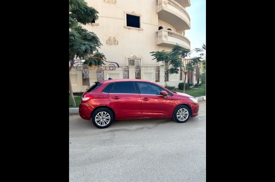 C4 Citroën Dark red