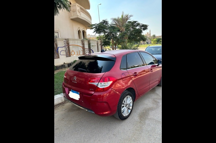 C4 Citroën Dark red