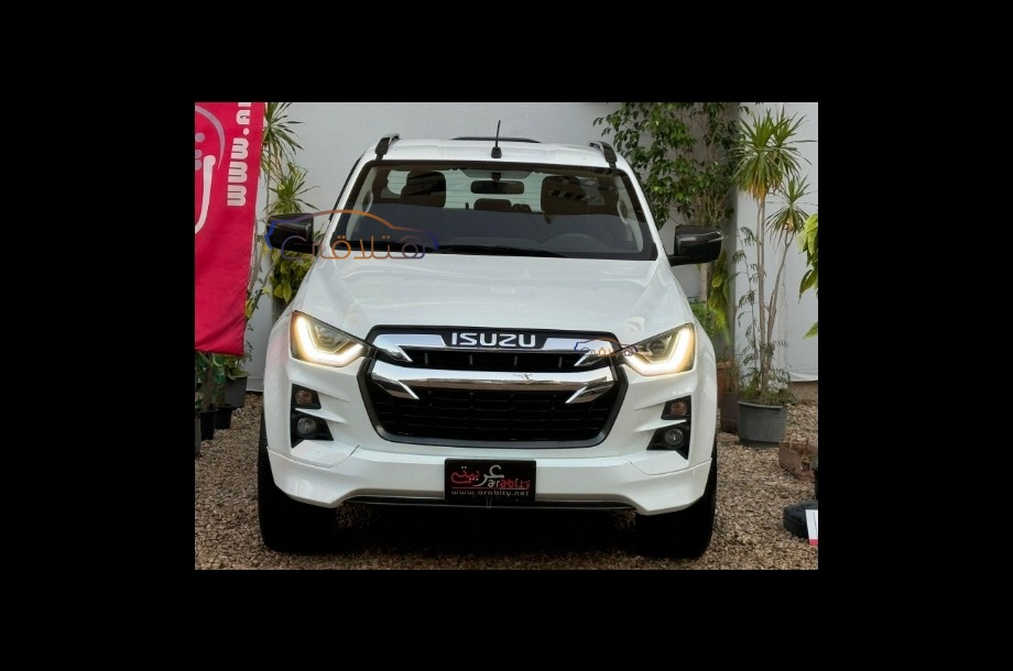 D max Isuzu أبيض
