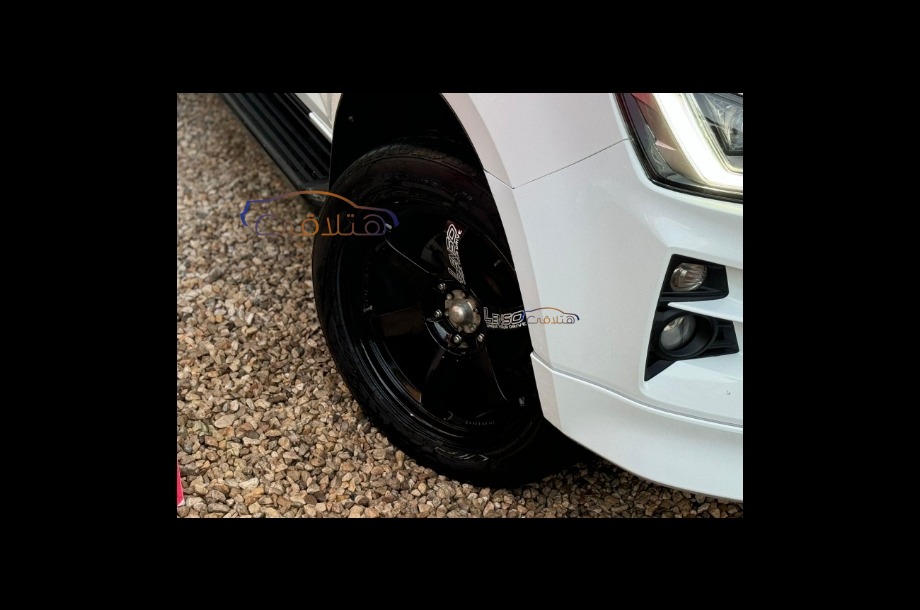 D max Isuzu أبيض
