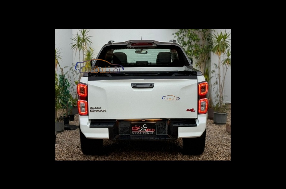D max Isuzu أبيض