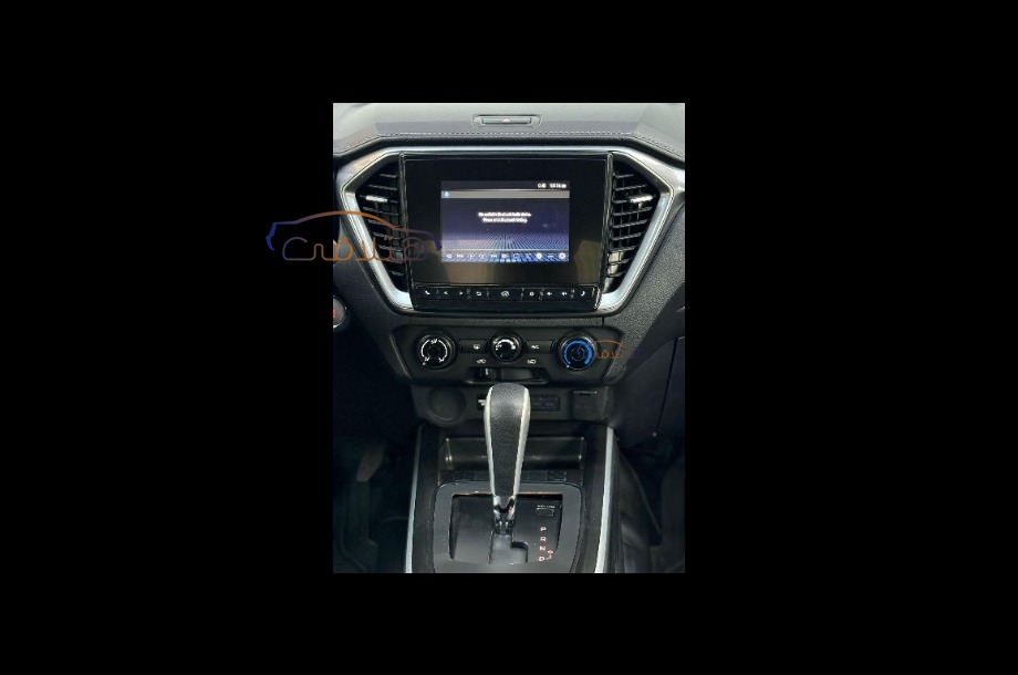 D max Isuzu أبيض