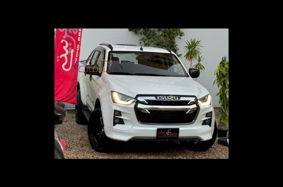 D max Isuzu أبيض