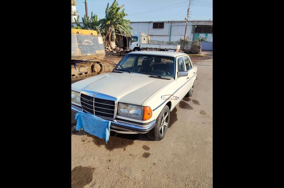 200 Mercedes أبيض