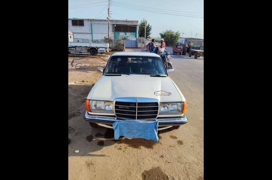 200 Mercedes أبيض
