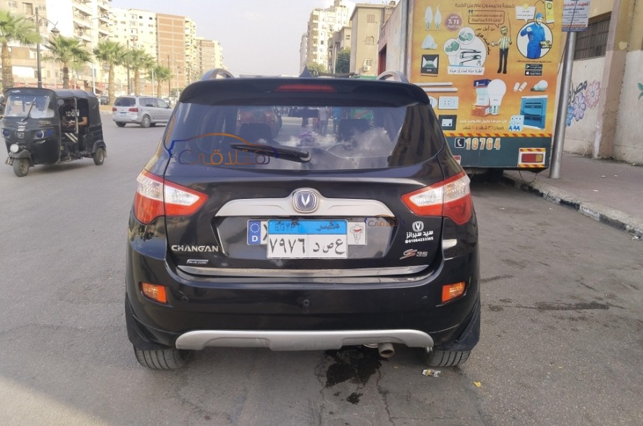 CS 35 Changan أسود