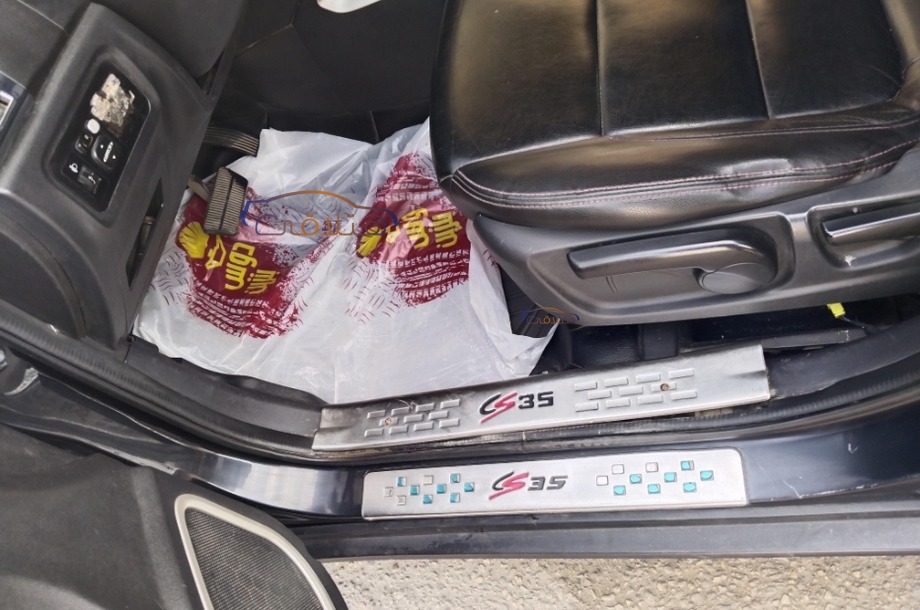 CS 35 Changan أسود