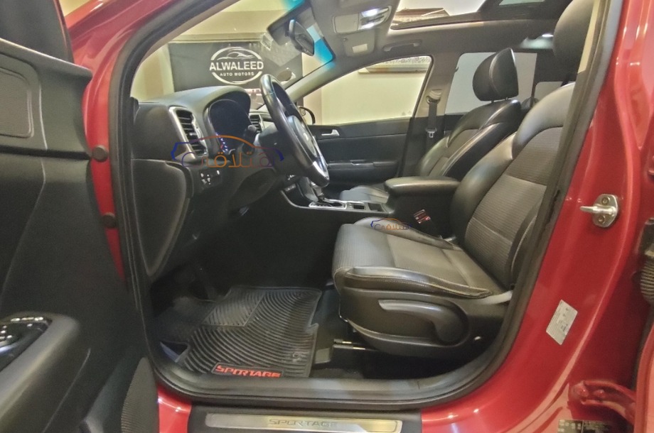 Sportage Kia احمر غامق