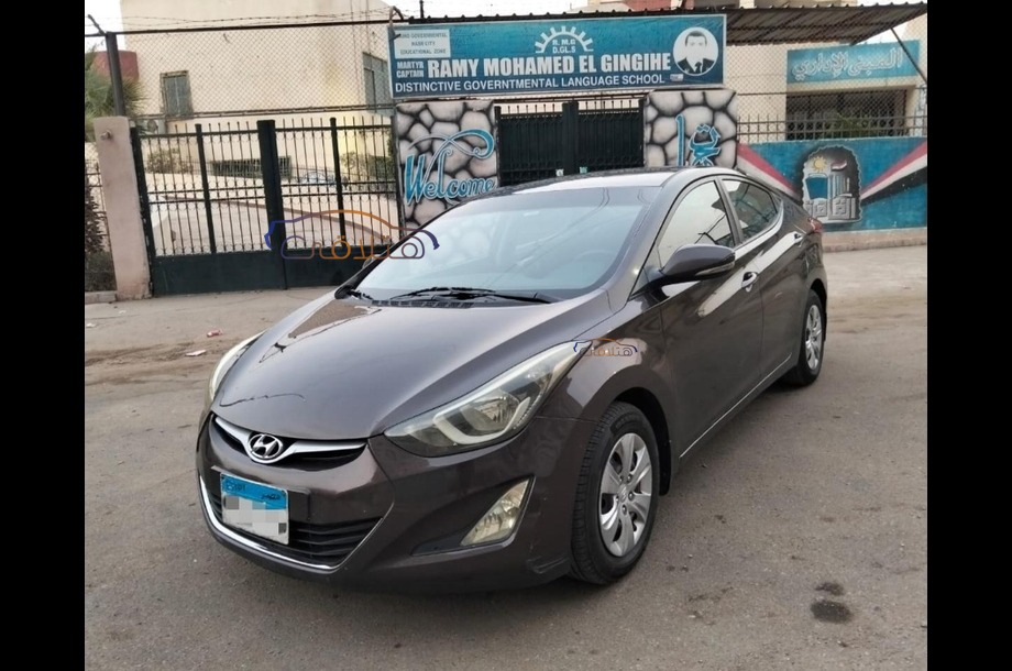 Elantra MD Hyundai بني