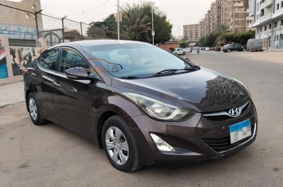Elantra MD Hyundai بني