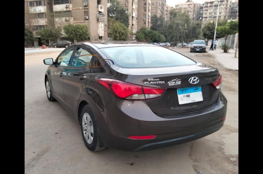 Elantra MD Hyundai بني