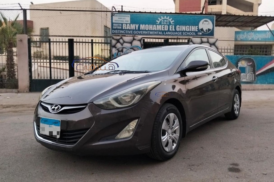 Elantra MD Hyundai بني