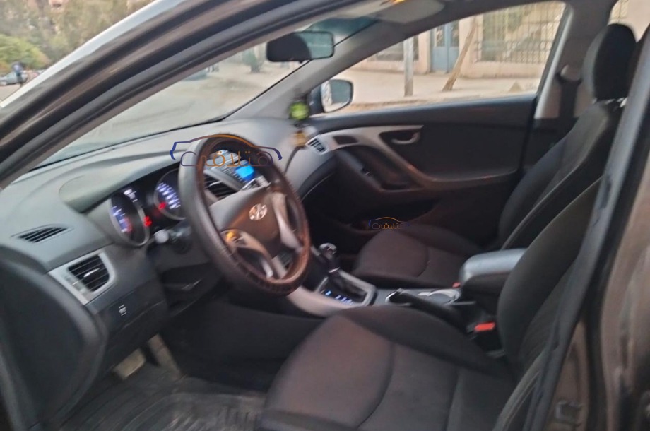 Elantra MD Hyundai بني