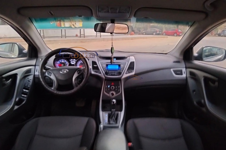 Elantra MD Hyundai بني