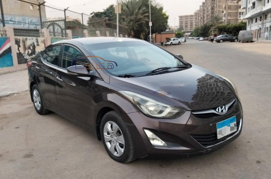 Elantra MD Hyundai بني