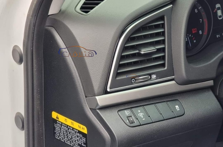 Avante Hyundai White