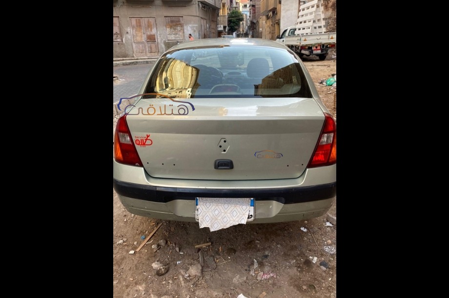 Clio Renault أخضر