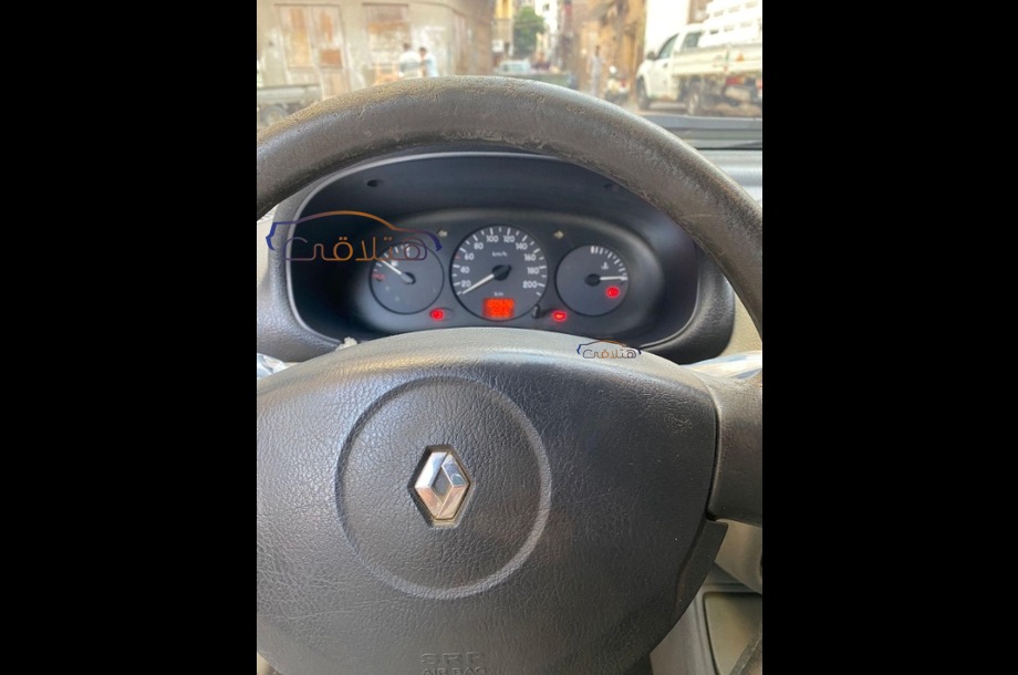 Clio Renault أخضر
