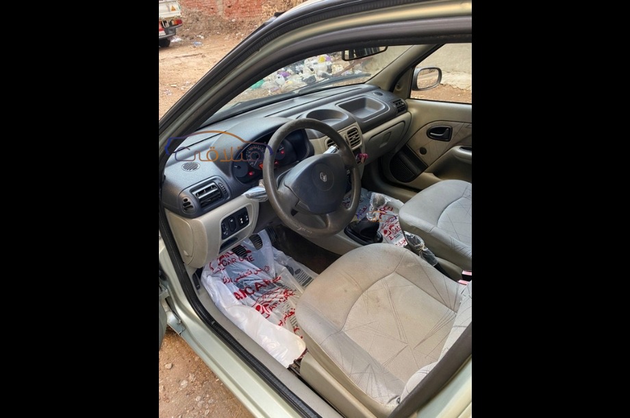 Clio Renault أخضر