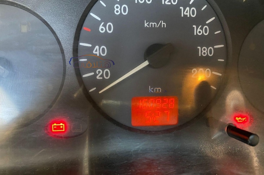 Clio Renault أخضر