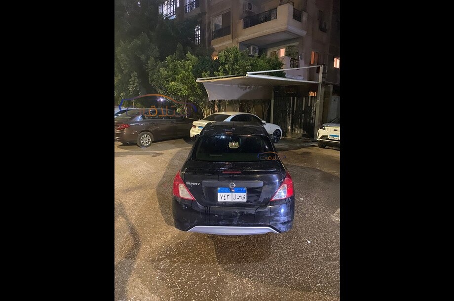Sunny Nissan أسود