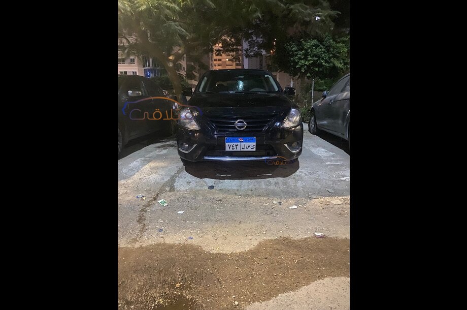 Sunny Nissan أسود