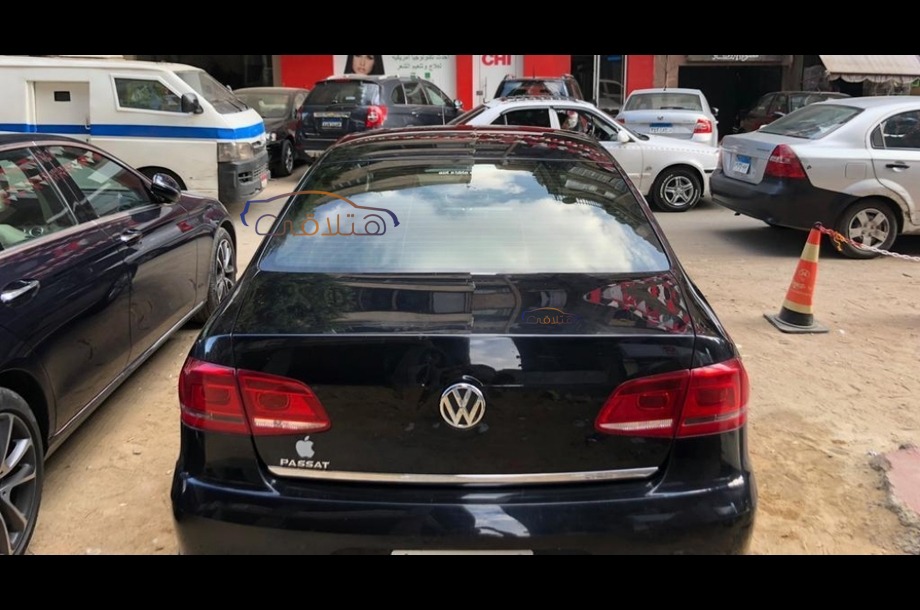 Passat Volkswagen أسود