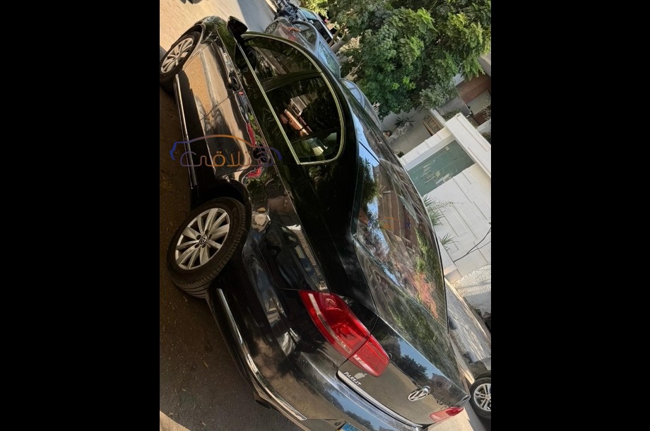 Passat Volkswagen أسود
