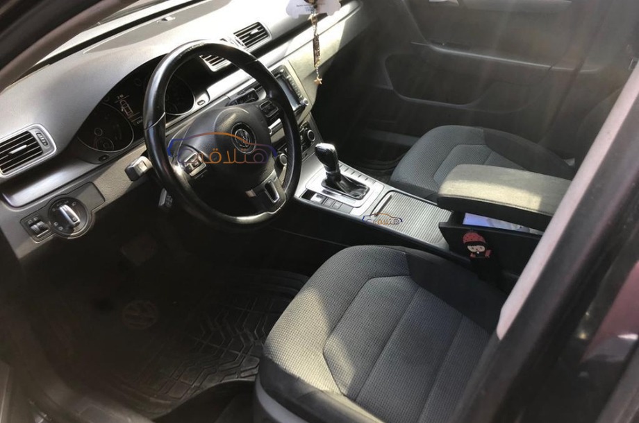 Passat Volkswagen أسود