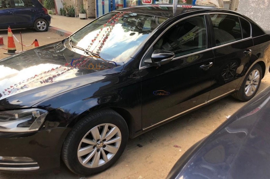 Passat Volkswagen أسود